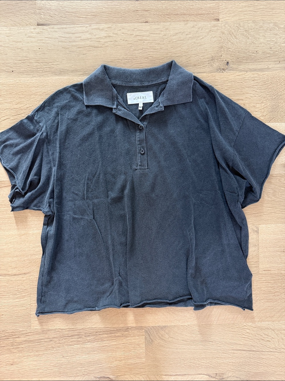 THE GREAT. Women's Short Sleeve Polo Tee in Charcoal